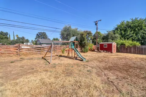Exterior - 3912 Henderson Way, Carmichael, CA 95608 photo 10 of 14