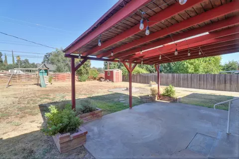 Exterior - 3912 Henderson Way, Carmichael, CA 95608 photo 8 of 14
