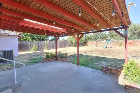 Exterior - 3912 Henderson Way, Carmichael, CA 95608 photo 7 of 14