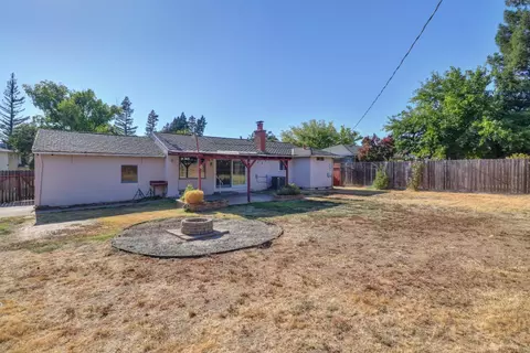 Exterior - 3912 Henderson Way, Carmichael, CA 95608 photo 13 of 14
