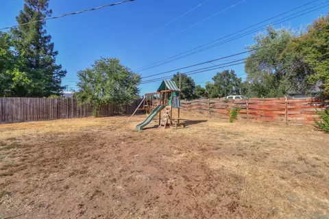 Exterior - 3912 Henderson Way, Carmichael, CA 95608 photo 9 of 14