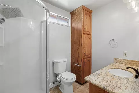 Bath - 3912 Henderson Way, Carmichael, CA 95608 photo 1 of 3