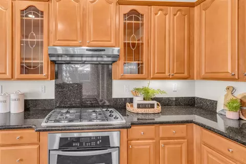 Kitchen - 2152 Ritchie St, Folsom, CA 95630 photo 4 of 5