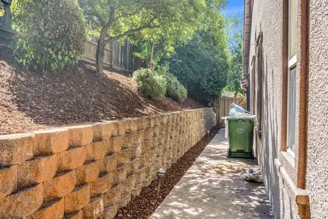 Exterior - 2152 Ritchie St, Folsom, CA 95630 photo 5 of 12