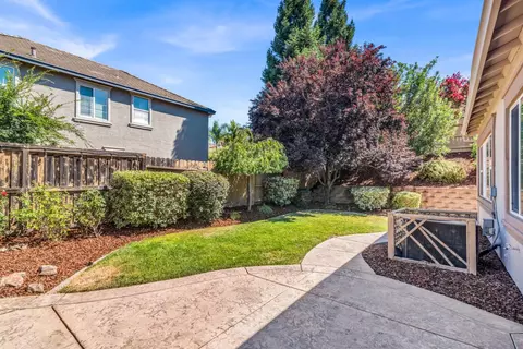 Exterior - 2152 Ritchie St, Folsom, CA 95630 photo 6 of 12