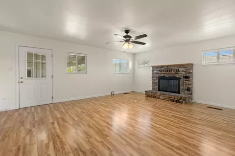 Living - 983 Fairview Dr, Gridley, CA 95948 photo 2 of 7
