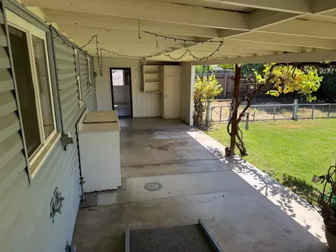Exterior - 608 W Vine St, Lodi, CA 95240 photo 2 of 2