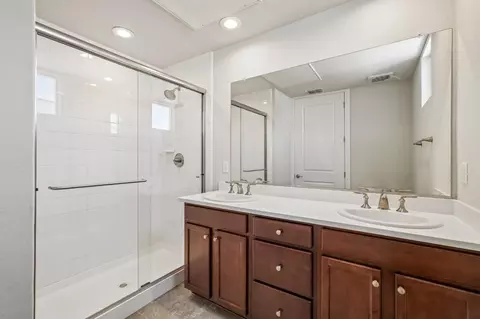 Bath - 958 Marvel Stripe Ter, Davis, CA 95616 photo 5 of 5
