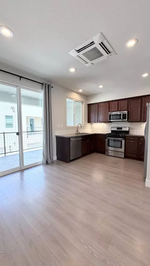 Kitchen - 958 Marvel Stripe Ter, Davis, CA 95616 photo 3 of 4