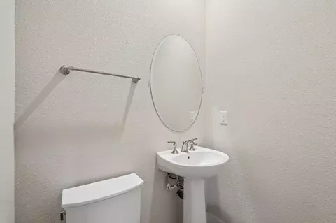 Bath - 958 Marvel Stripe Ter, Davis, CA 95616 photo 4 of 5