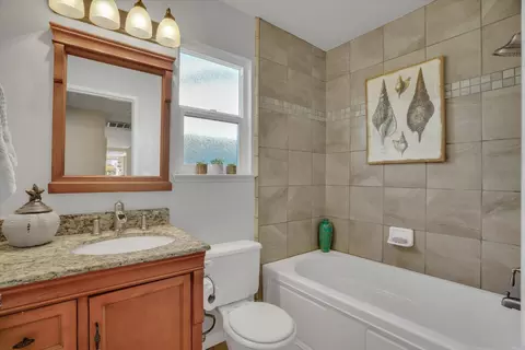 Bath - 495 Mahogany Ln, Tracy, CA 95376 photo 2 of 2