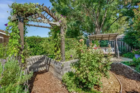 Exterior - 495 Mahogany Ln, Tracy, CA 95376 photo 11 of 15