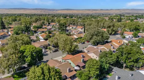 View/Area - 495 Mahogany Ln, Tracy, CA 95376 photo 3 of 5