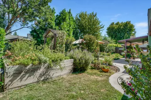 Exterior - 495 Mahogany Ln, Tracy, CA 95376 photo 13 of 15