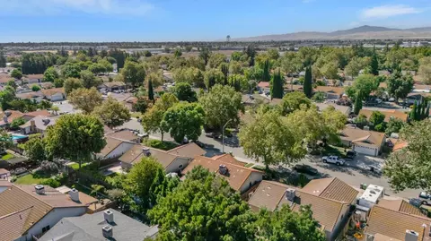 View/Area - 495 Mahogany Ln, Tracy, CA 95376 photo 5 of 5