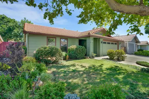 Exterior - 495 Mahogany Ln, Tracy, CA 95376 photo 3 of 15