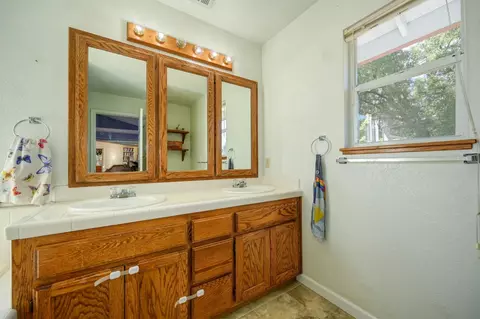 Bath - 4644 Cosumnes View Trl, Placerville, CA 95667 photo 2 of 4