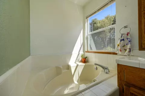 Bath - 4644 Cosumnes View Trl, Placerville, CA 95667 photo 3 of 4