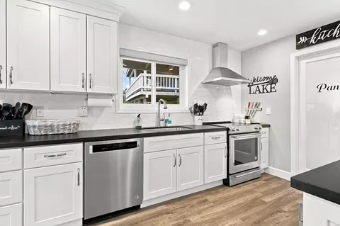 Kitchen - 762 Poker Flat Rd, Copperopolis, CA 95228 photo 6 of 11