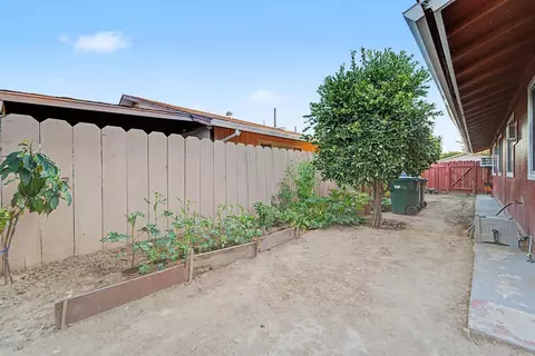 Exterior - 1060 Sage St, Gridley, CA 95948 photo 8 of 10