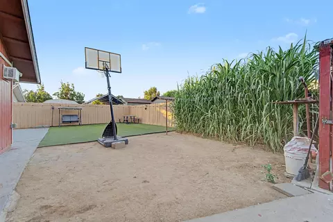 Exterior - 1060 Sage St, Gridley, CA 95948 photo 9 of 10