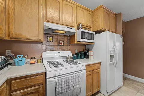 Kitchen - 1060 Sage St, Gridley, CA 95948 photo 3 of 3