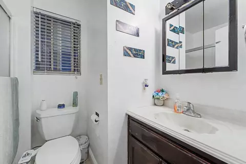 Bath - 1060 Sage St, Gridley, CA 95948 photo 1 of 2