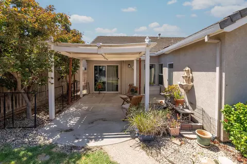 Exterior - 2205 Perth Dr, Modesto, CA 95355 photo 5 of 8