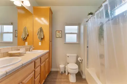 Bath - 2205 Perth Dr, Modesto, CA 95355 photo 2 of 3