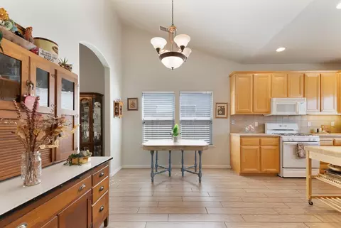 Entry Way - 2205 Perth Dr, Modesto, CA 95355 photo 3 of 5