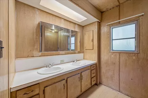 Bath - 10552 Alta St, Grass Valley, CA 95945 photo 4 of 5