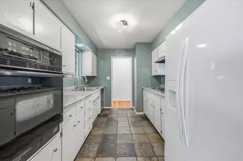Kitchen - 10552 Alta St, Grass Valley, CA 95945 photo 3 of 6