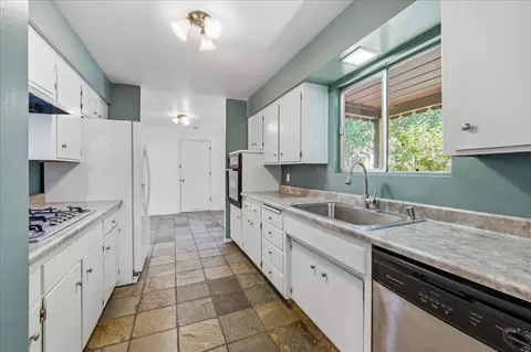 Kitchen - 10552 Alta St, Grass Valley, CA 95945 photo 1 of 6