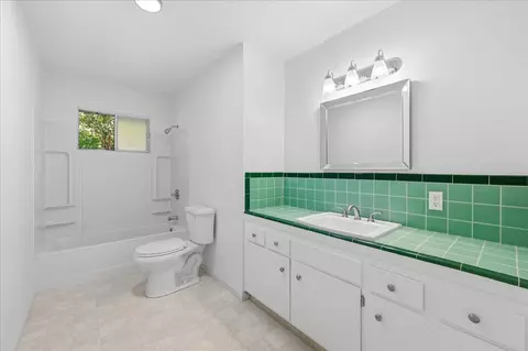 Bath - 10552 Alta St, Grass Valley, CA 95945 photo 1 of 5