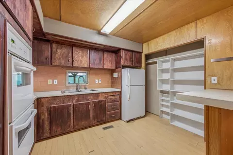 Kitchen - 10552 Alta St, Grass Valley, CA 95945 photo 5 of 6