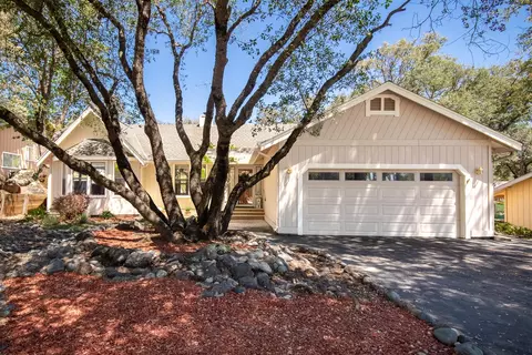 18018 Hummingbird Dr, Penn Valley, CA 95946