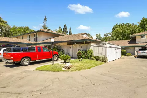 705 Roundtree Ct, Sacramento, CA 95831