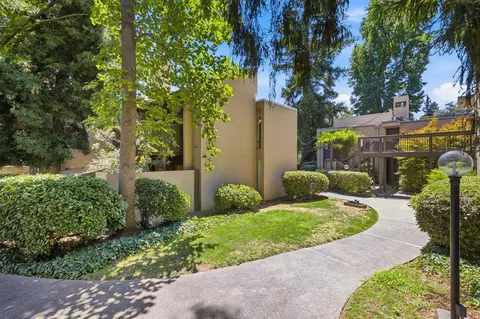 2202 Woodside Ln #4, Sacramento, CA 95825