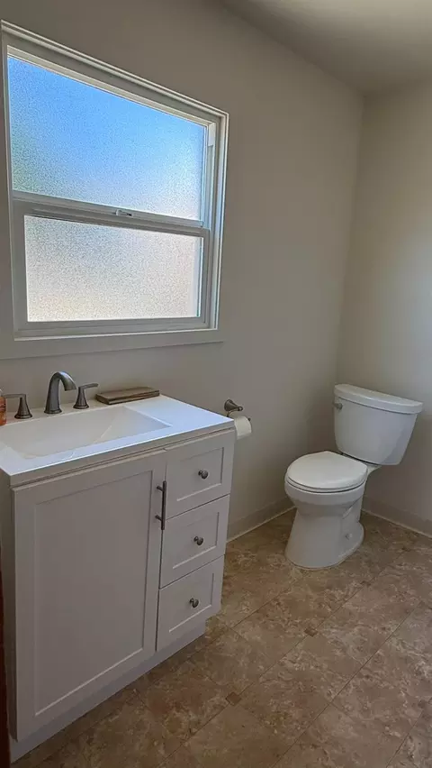 Bath - 514 Forrest Ave, Lodi, CA 95240 photo 2 of 2