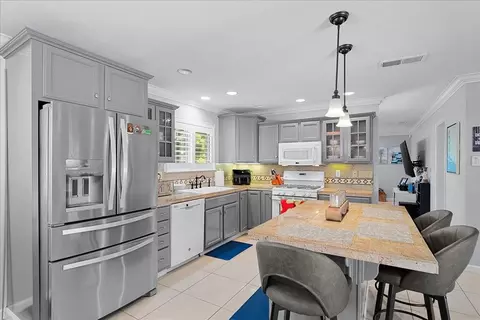 Kitchen - 1013 Landee Way, Modesto, CA 95355 photo 2 of 7