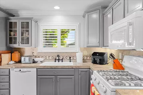 Kitchen - 1013 Landee Way, Modesto, CA 95355 photo 5 of 7