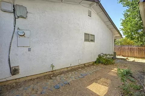 Exterior - 3205 Panama Ave, Carmichael, CA 95608 photo 7 of 8