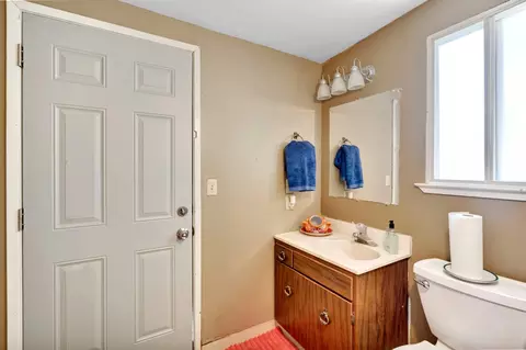 Bath - 404 Fall Ave, Madera, CA 93637 photo 1 of 3