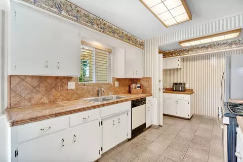 Kitchen - 404 Fall Ave, Madera, CA 93637 photo 5 of 8