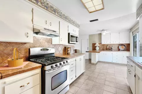 Kitchen - 404 Fall Ave, Madera, CA 93637 photo 7 of 8