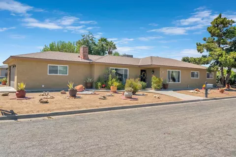 Exterior - 404 Fall Ave, Madera, CA 93637 photo 2 of 8