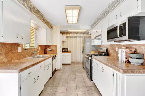 Kitchen - 404 Fall Ave, Madera, CA 93637 photo 3 of 8