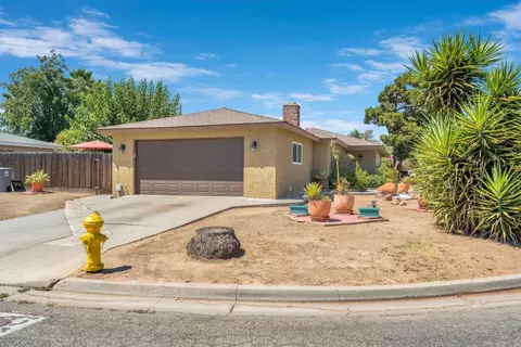 Exterior - 404 Fall Ave, Madera, CA 93637 photo 4 of 8