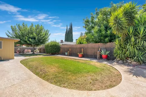 Exterior - 404 Fall Ave, Madera, CA 93637 photo 5 of 8
