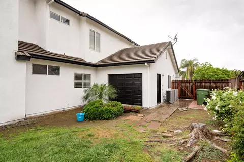 Exterior - 3200 Brookstone Dr, Turlock, CA 95382 photo 5 of 6